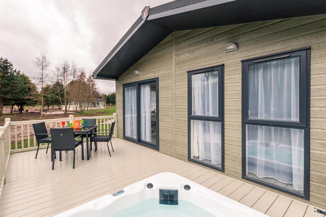 Honeysuckle Lodge With Hot Tub York Dış mekan fotoğraf